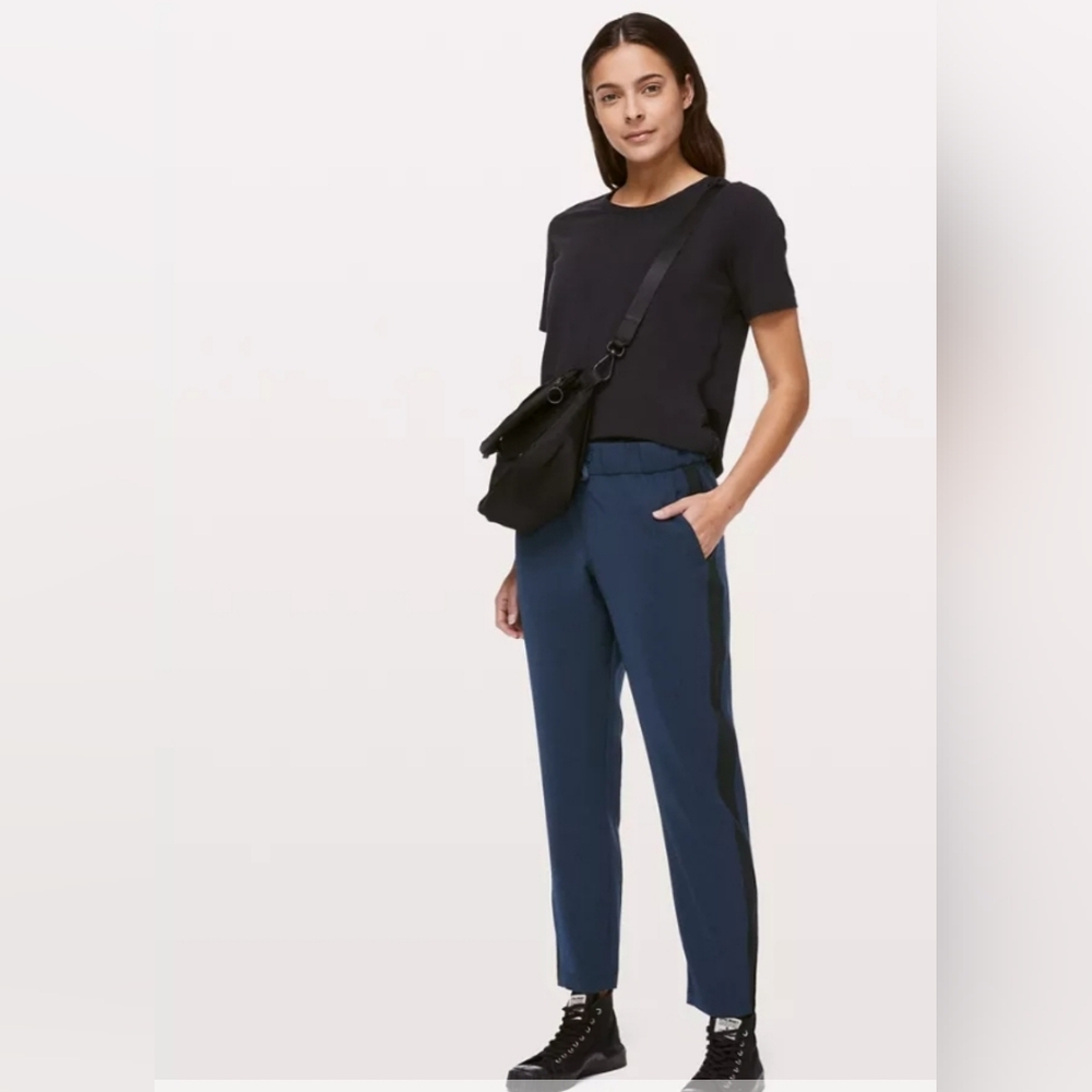 Lululemon Pants Womens Blue Black On The Fly Woven Track Stripe Wrinkle Free